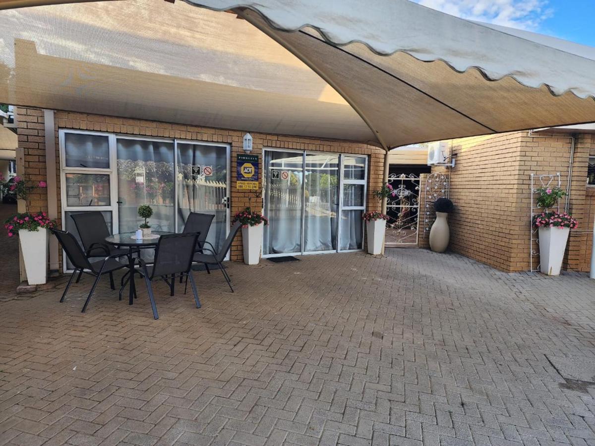 Villa Rose Cottages Bloemfontein Eksteriør bilde