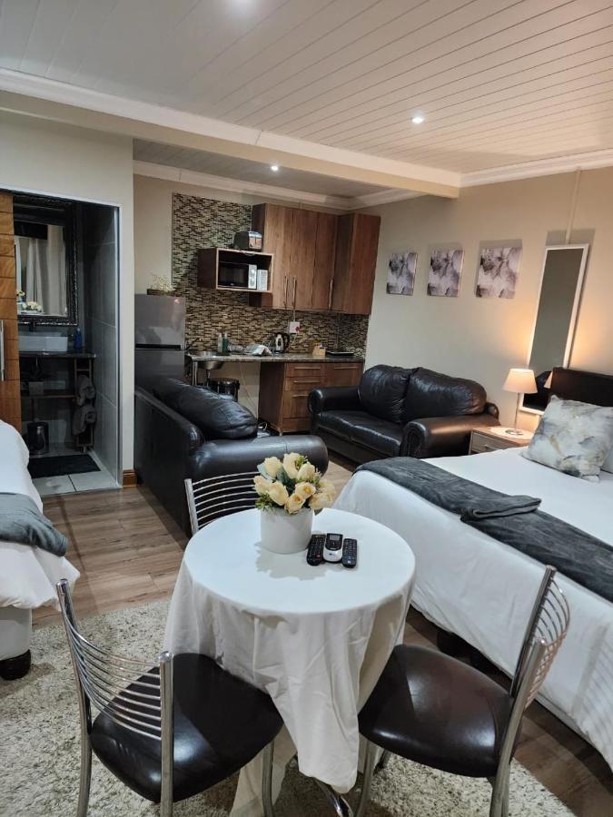 Villa Rose Cottages Bloemfontein Eksteriør bilde