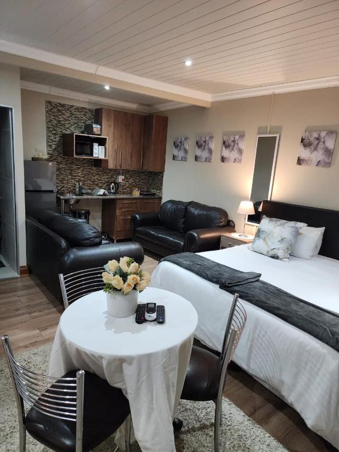 Villa Rose Cottages Bloemfontein Eksteriør bilde