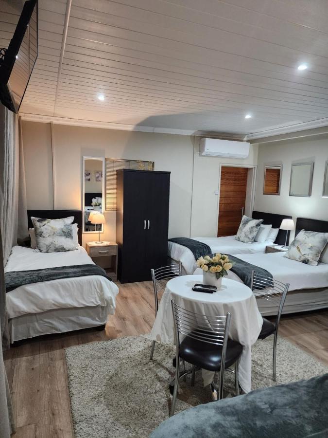 Villa Rose Cottages Bloemfontein Eksteriør bilde